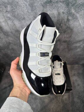 Size 10.5 | Jordan 11 Concord With Box | Pre-Owned